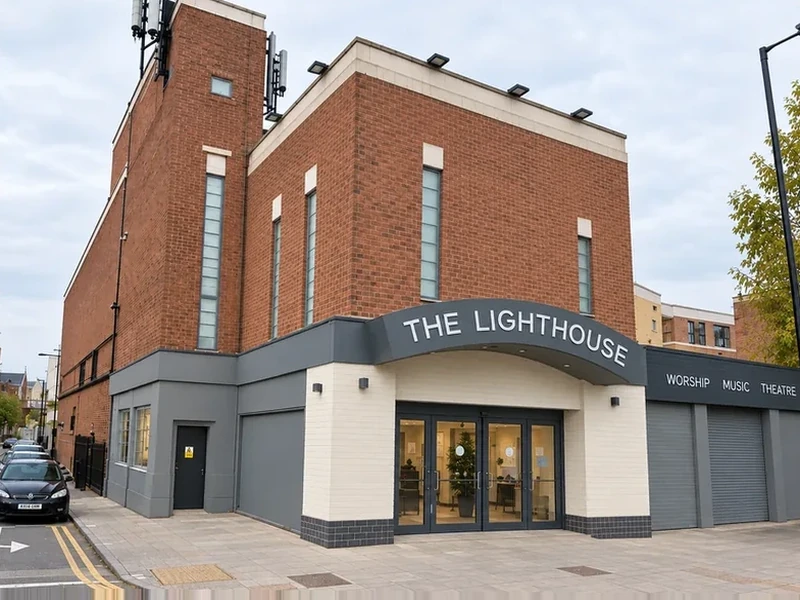 Camberwell corner commercial building before seasonal lighting